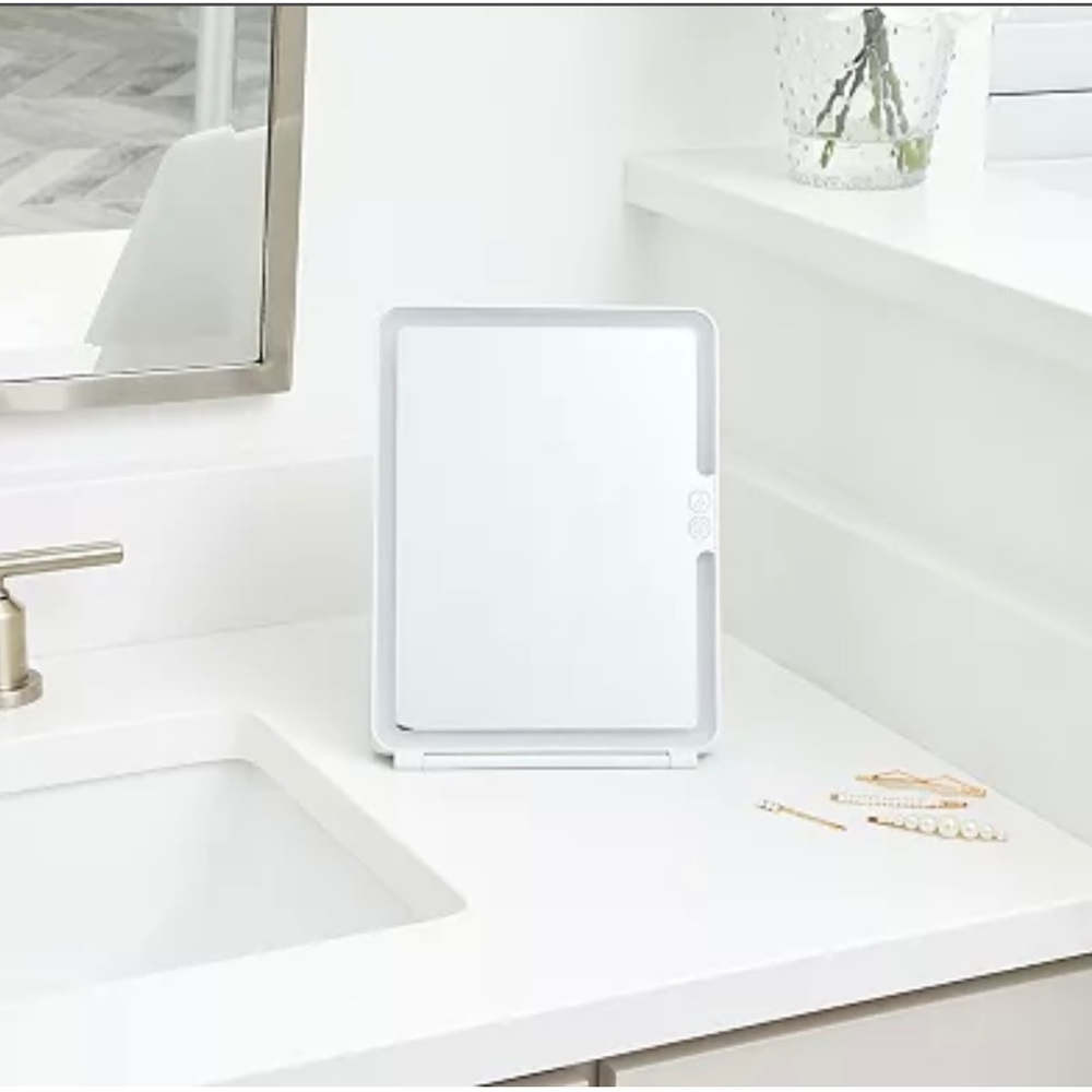 GloTech LED Slim Magnifying Mirror With Lights